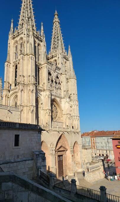 Atuaire Home La Catedral En El Salon Parking Incluido Burgos Exterior photo